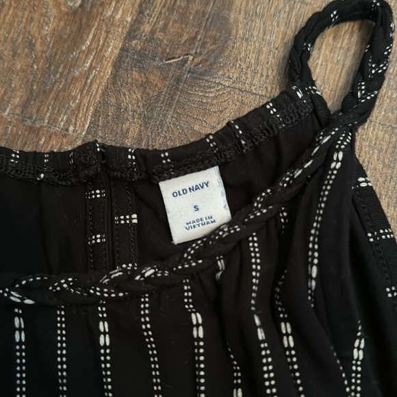 Women’s Old Navy romper - Picture 2 of 3